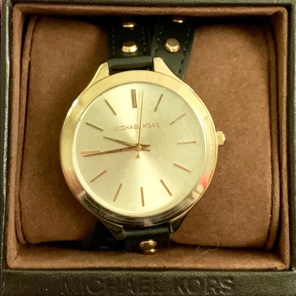 Michael Kors Gold and Black Leather watch - Picture 5 of 7